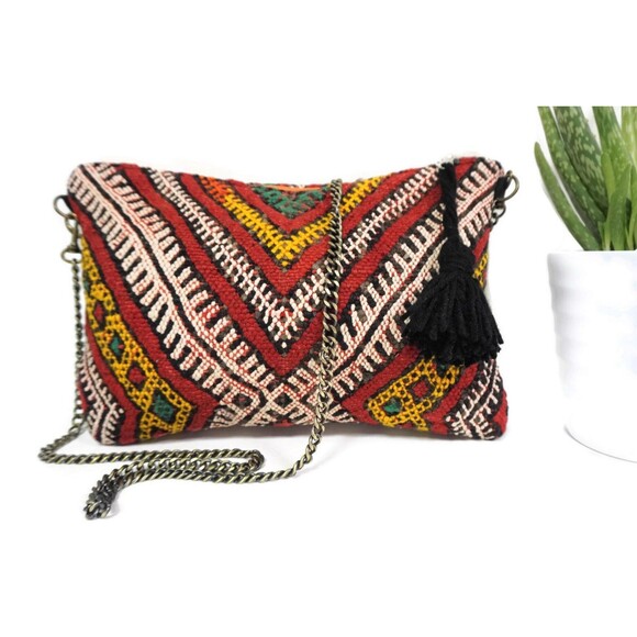 Vintage Kilim Clutch Bag: Moroccan Crossbody Purse with Chain Strap - Picture 1 of 8